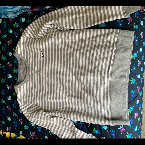 Nike Tops - Nike crew neck sweatshirt. No stains/rips